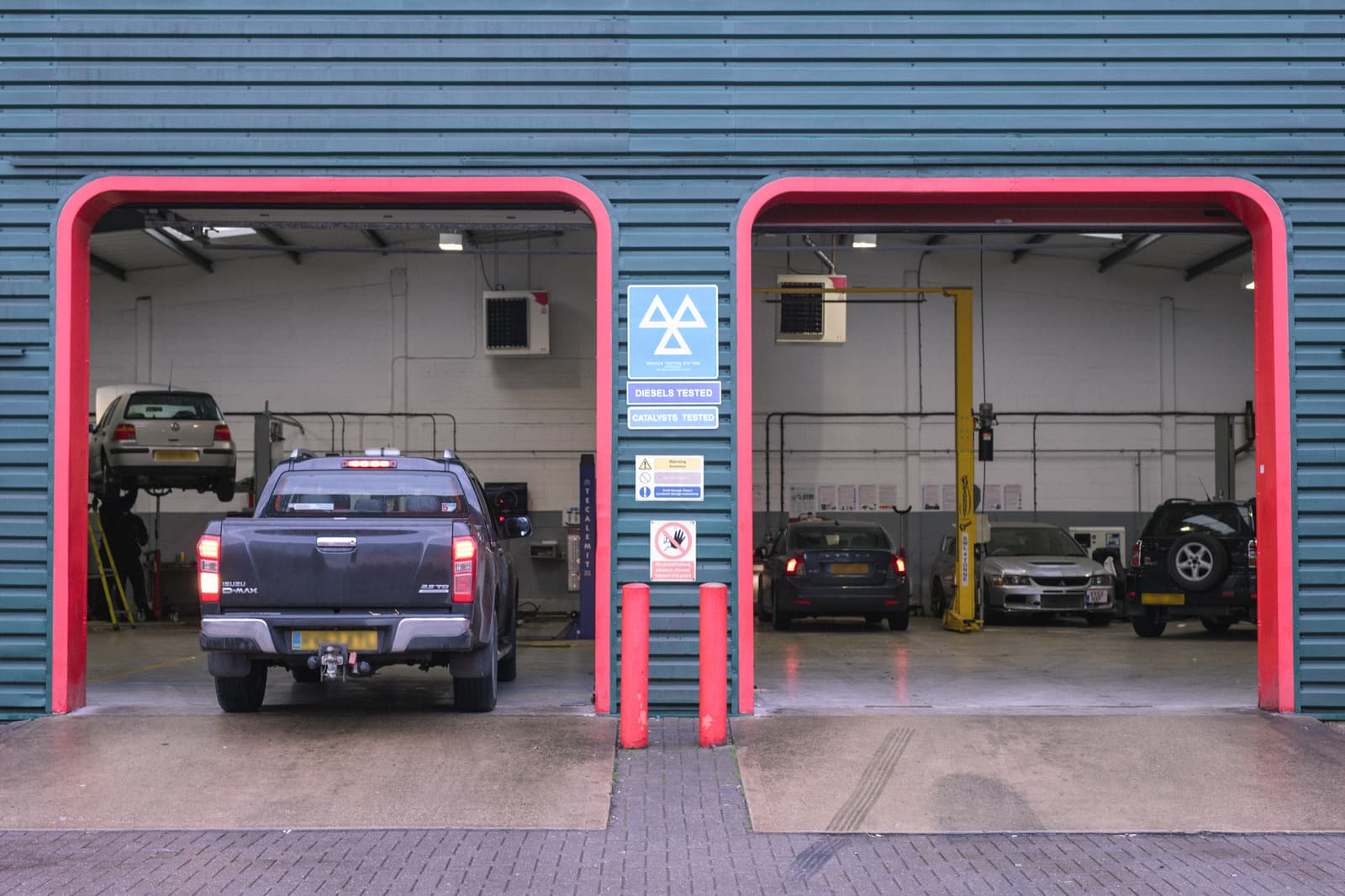 Front of Motech Autocentres garage